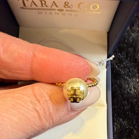 Tory Burch Milgrain Rope Pearl Ring Gold Tone - Picture 3 of 5